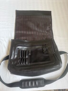Buxton Black Soft Leather Men’s Organizer Briefcase in pristine condition.